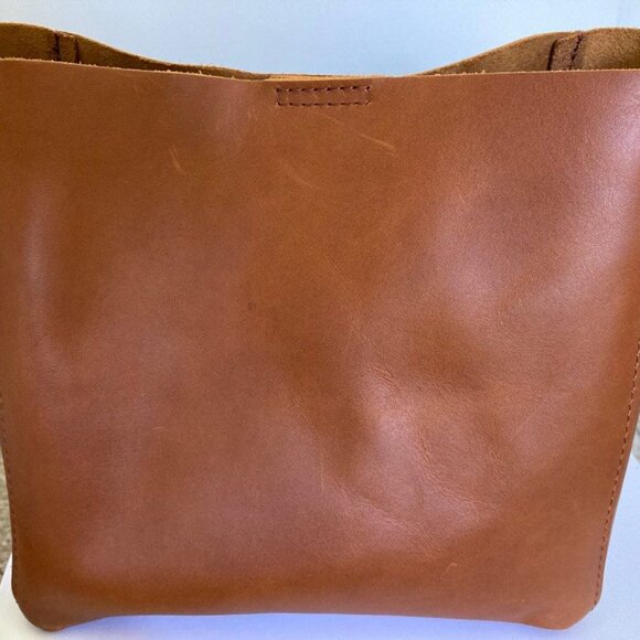 Portland Leather Goods Butterfly Bucket Crossbody Bag in Honey - Picture 4 of 6